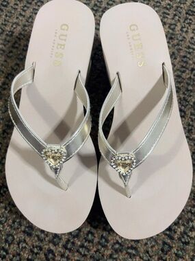 GUESS Silver Heart-Embellished Women's Sandals with Blush Footbed